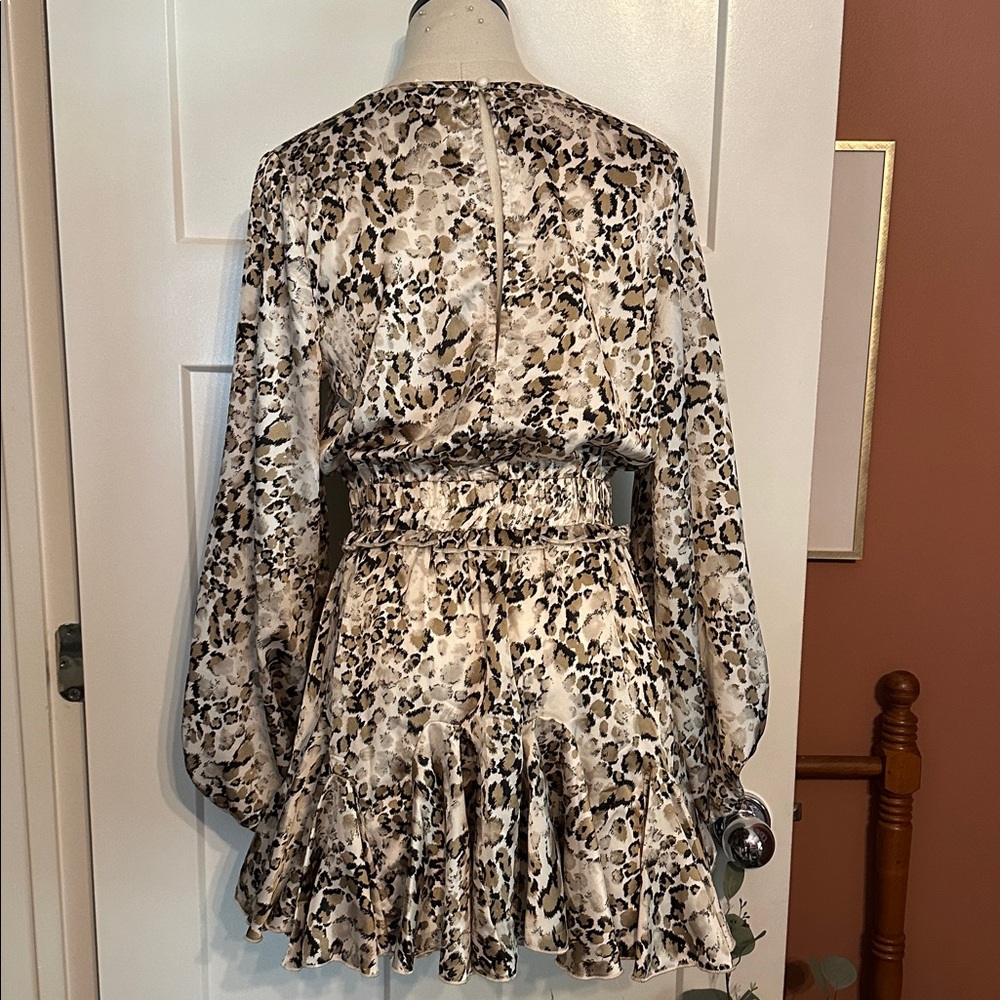 Main Strip Animal Print Long Sleeve mini M ruffled elastic cuffs rayon romper - Picture 10 of 15